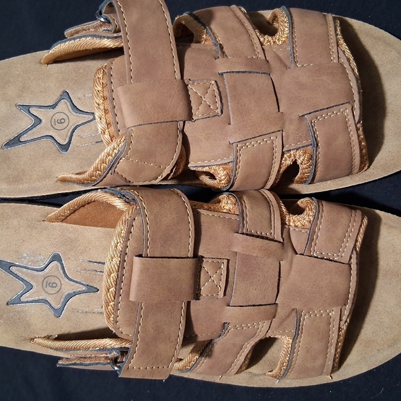 Max Edition Brown Sandals with Fisherman Design - Picture 11 of 13